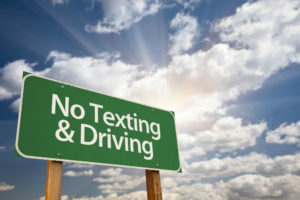 señal de no escribir mensajes de texto al manejar 